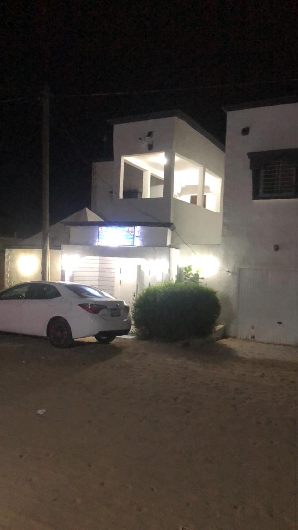 منزل من طابقين في مقاطعة عرفات، مساحته 180 مترًا م